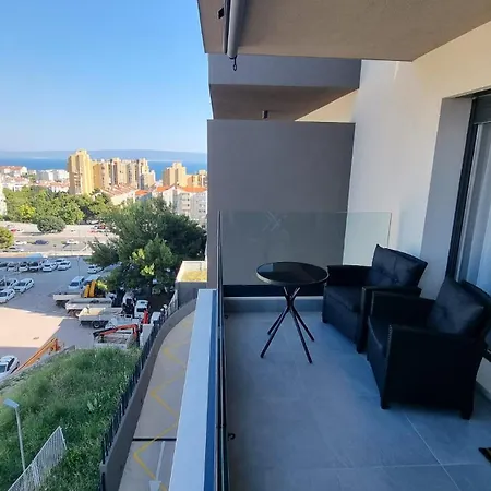 Valentin Apartment Split